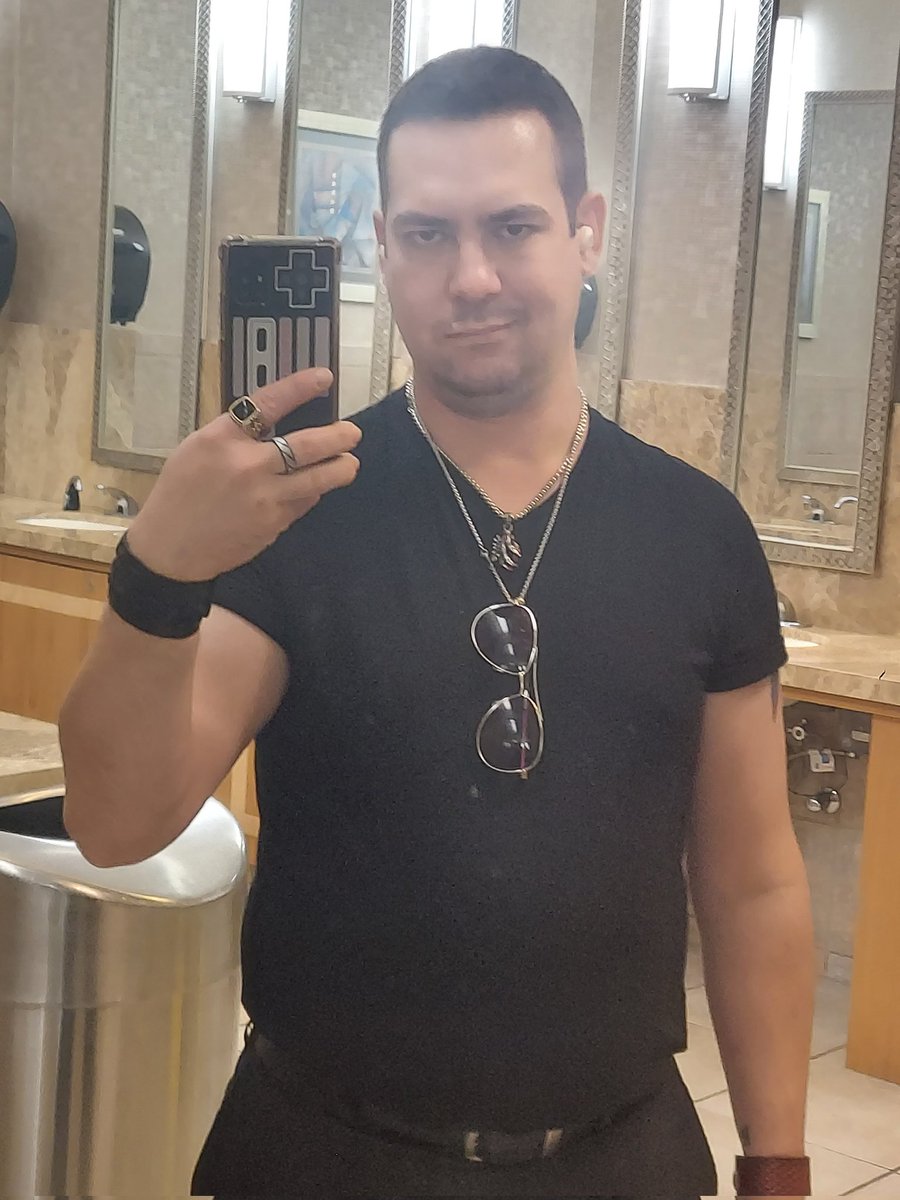 Accidental 'Dipshit from Chicago' Cosplay tweet media