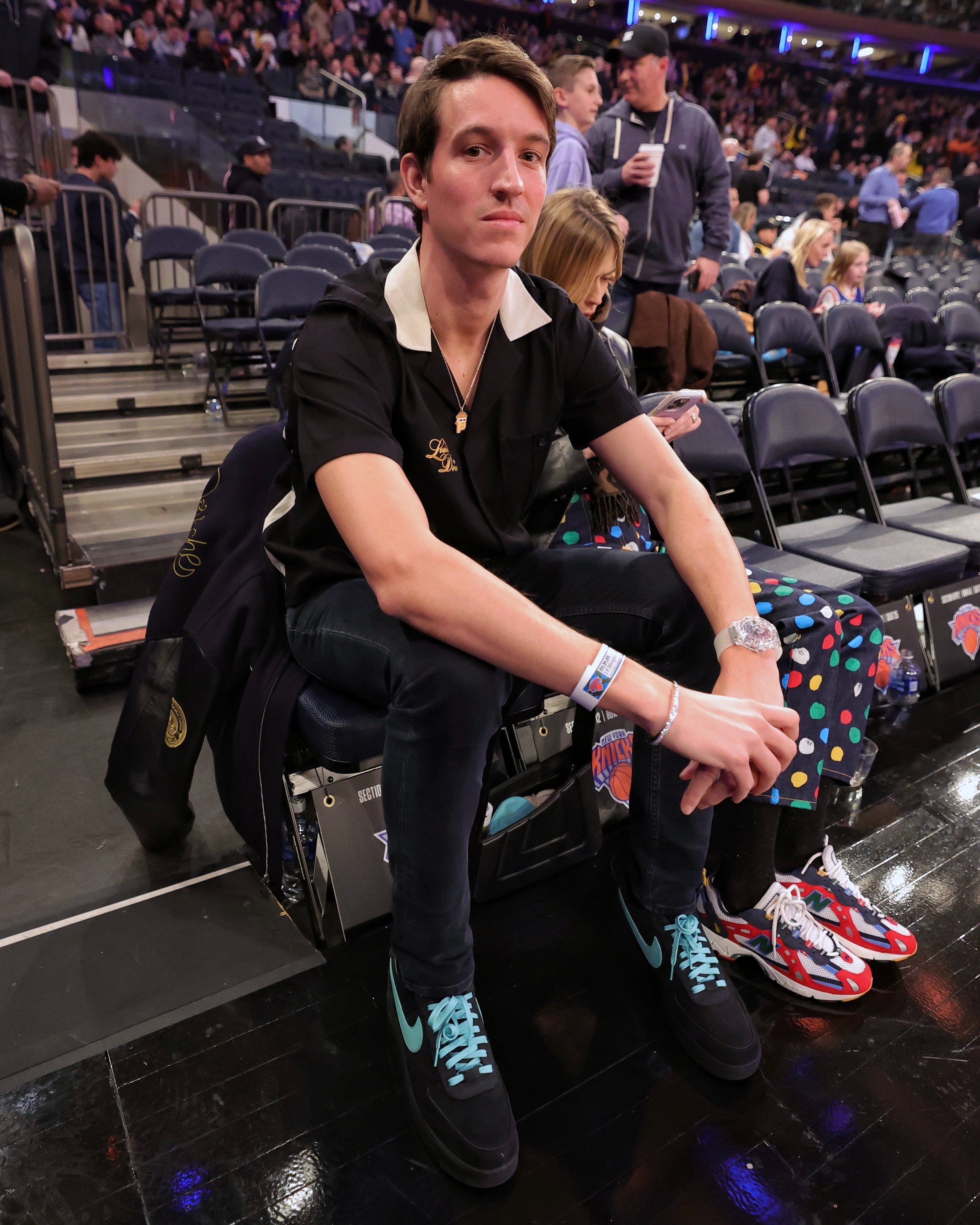 brendandunne on X: Tiffany exec Alexandre Arnault wearing the Tiffany x  Nike Air Force 1s at last night's Knicks game. Alexandre is the son of LVMH  CEO Bernard Arnault.  / X