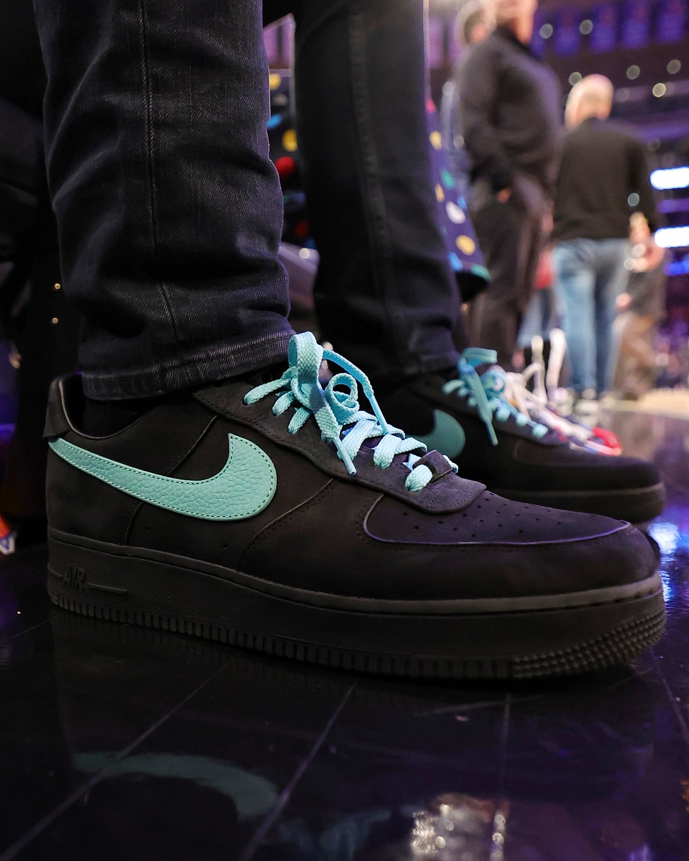 brendandunne on X: Tiffany exec Alexandre Arnault wearing the Tiffany x  Nike Air Force 1s at last night's Knicks game. Alexandre is the son of LVMH  CEO Bernard Arnault.  / X