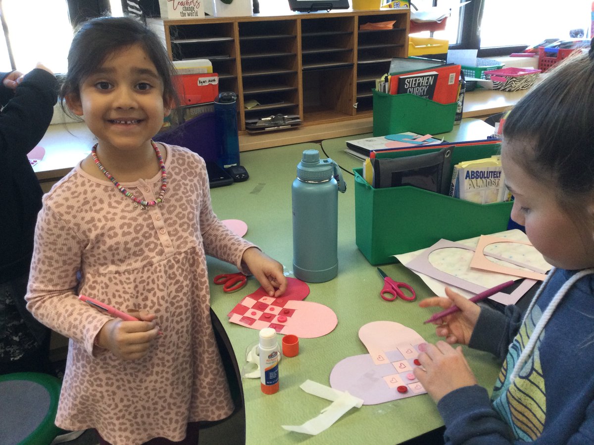 cacioppoleaders's tweet photo. This afternoon we were working on our Valentine’s Day project with our first grade buddies 😃 #kipway #109way @kelliecacioppo https://t.co/PBra3nHnUX