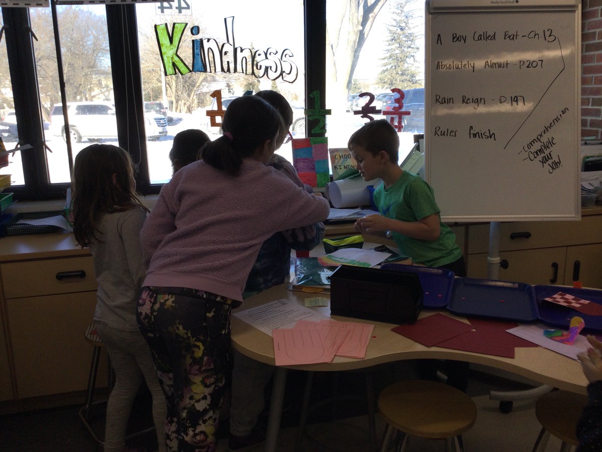 cacioppoleaders's tweet photo. This afternoon we were working on our Valentine’s Day project with our first grade buddies 😃 #kipway #109way @kelliecacioppo https://t.co/PBra3nHnUX