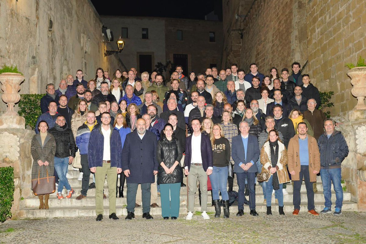 ManacorPp's tweet image. Al @MallorcaPP estam preparats per començar! 💪🏼💪🏼
Tenim un bon líder, @Ll_Galmes , i moltes ganes, il.lusió i sobretot: sabers!

#PartitPopularManacor #PartitPopular