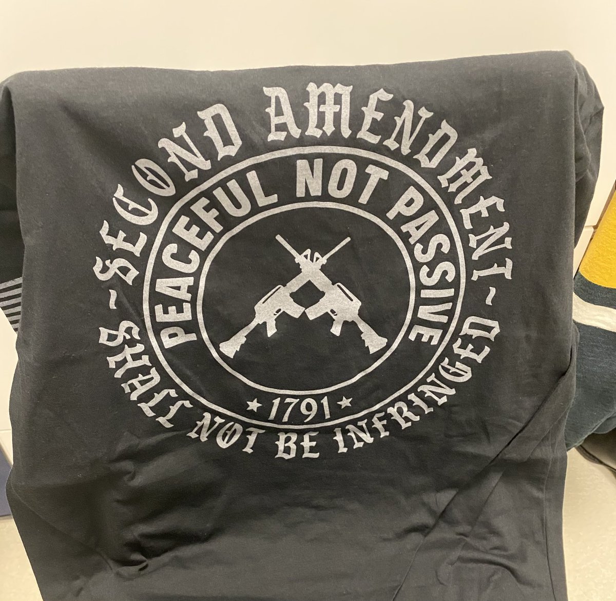 WillesLee's tweet photo. Left California (RNC meeting) soon as possible, tho found something good in SoCal.
Got this t from https://t.co/gNuJpFS7P4 crew repping to remind GOP to stay 2A.
#JoinNRA #standandfight @JoeLocalSoCal is an NRA Instructor. https://t.co/dh5CQufHzD
