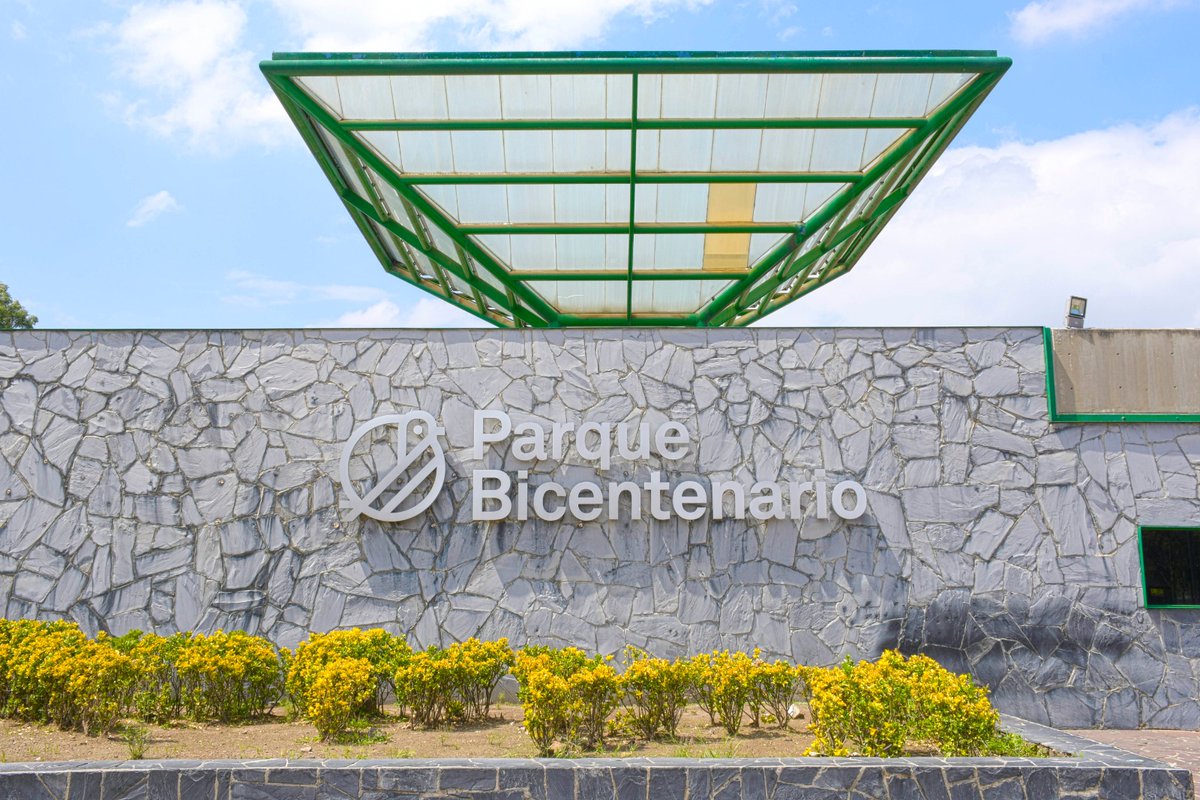 turismocdmx's tweet photo. Junto a autoridades de @CulturaCiudadMx y @GranFeriadeMX, presentamos en @PBicentenarioMX el regreso de La Gran Feria de México del 🗓️ 17 de febrero al 5 de marzo, con juegos mecánicos, teatro, @circoataydehnos, música, gastronomía y mucho más.🎡🎭

#SecturCDMXInforma https://t.co/CwmaitTu4M