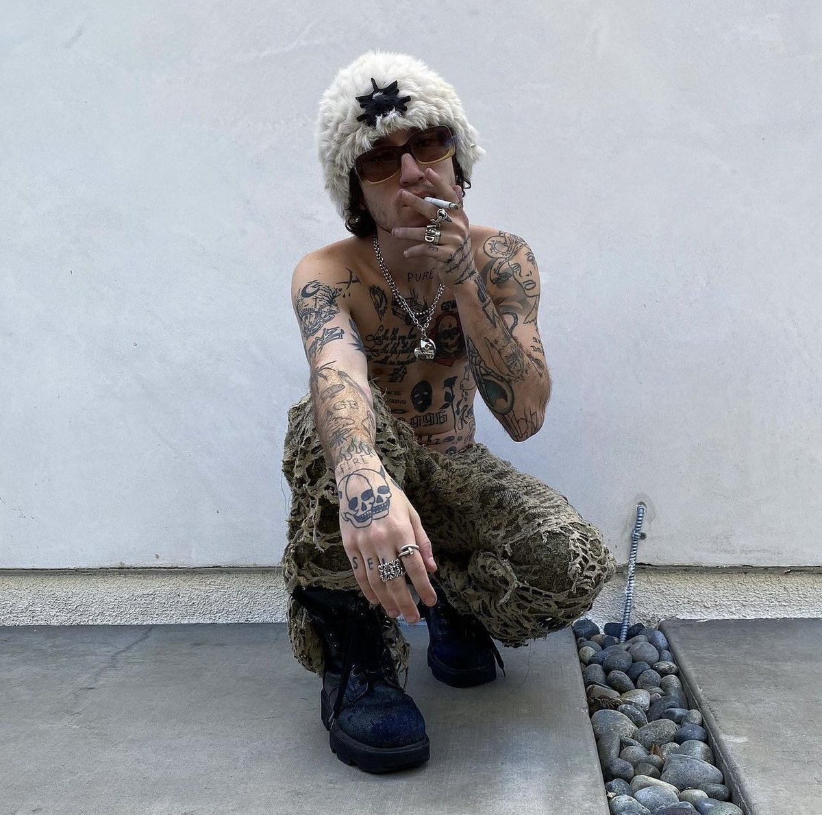 cccainclothing's tweet photo. 🚬🎧 https://t.co/Al42EsYf02