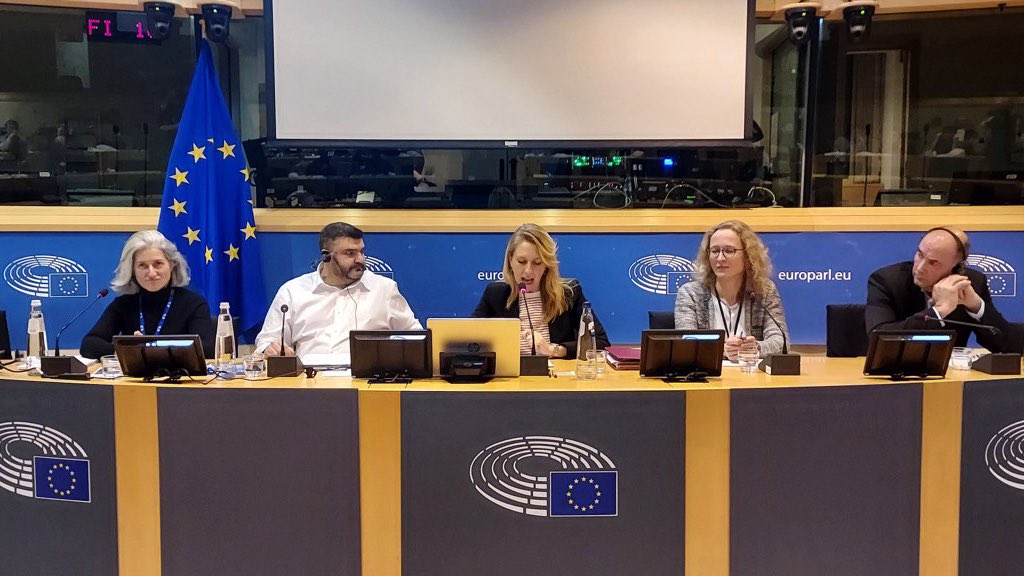 JDecerle's tweet photo. Qu’on écrive la future réglementation sur le #BienEtreAnimal avec ceux qui le font, les éleveurs!
Honoré d'avoir parrainé au @Europarl_FR une conférence-débat du @cniel, qui en fait un enjeu clé de durabilité.
Pendant que les institutions 🇪🇺parlent, la filière laitière agit 🐄🥛 https://t.co/rgHhDky2VT