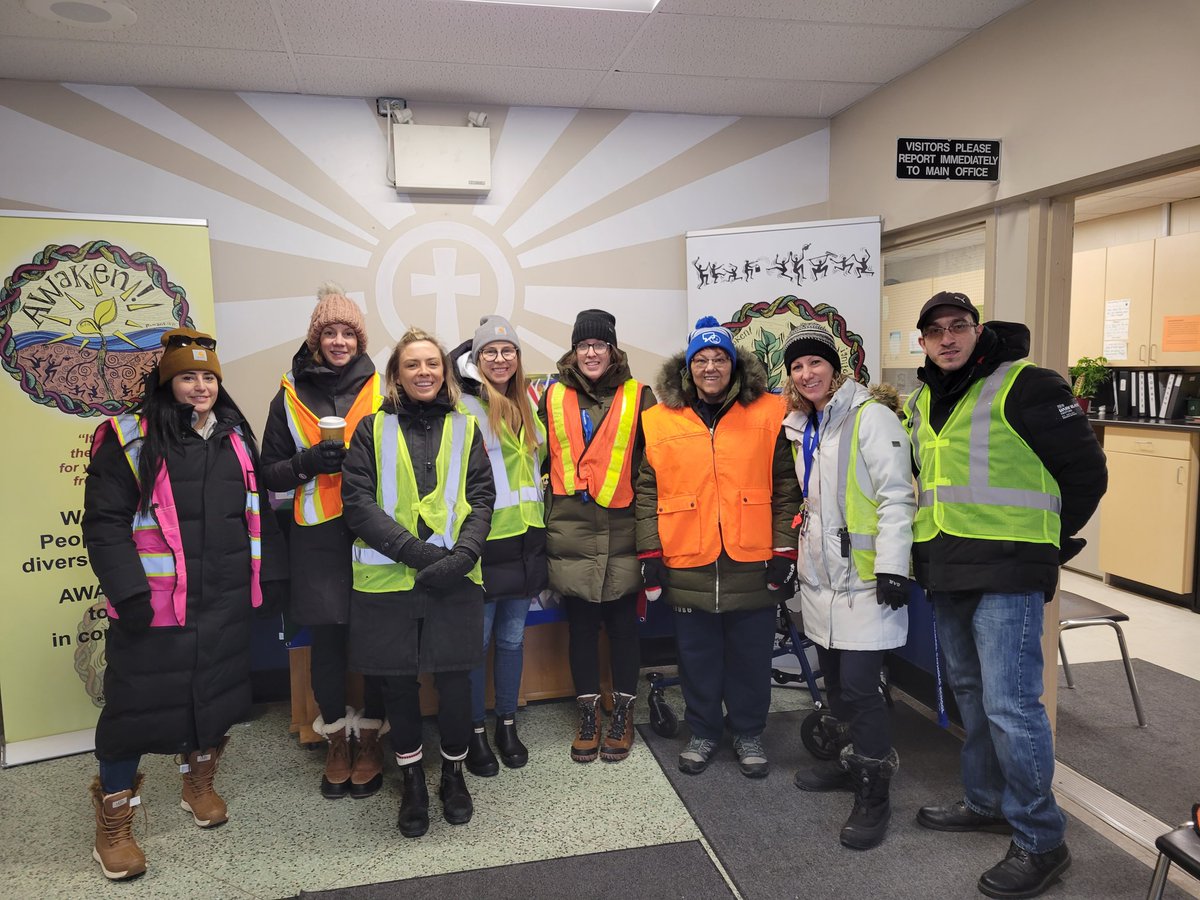 StMichaelAngels's tweet photo. Thank you Angel staff for joining in the Winter Walk Day fun this morning! What an amazing team! #WinterWalkDay https://t.co/Yrcnp2VChy
