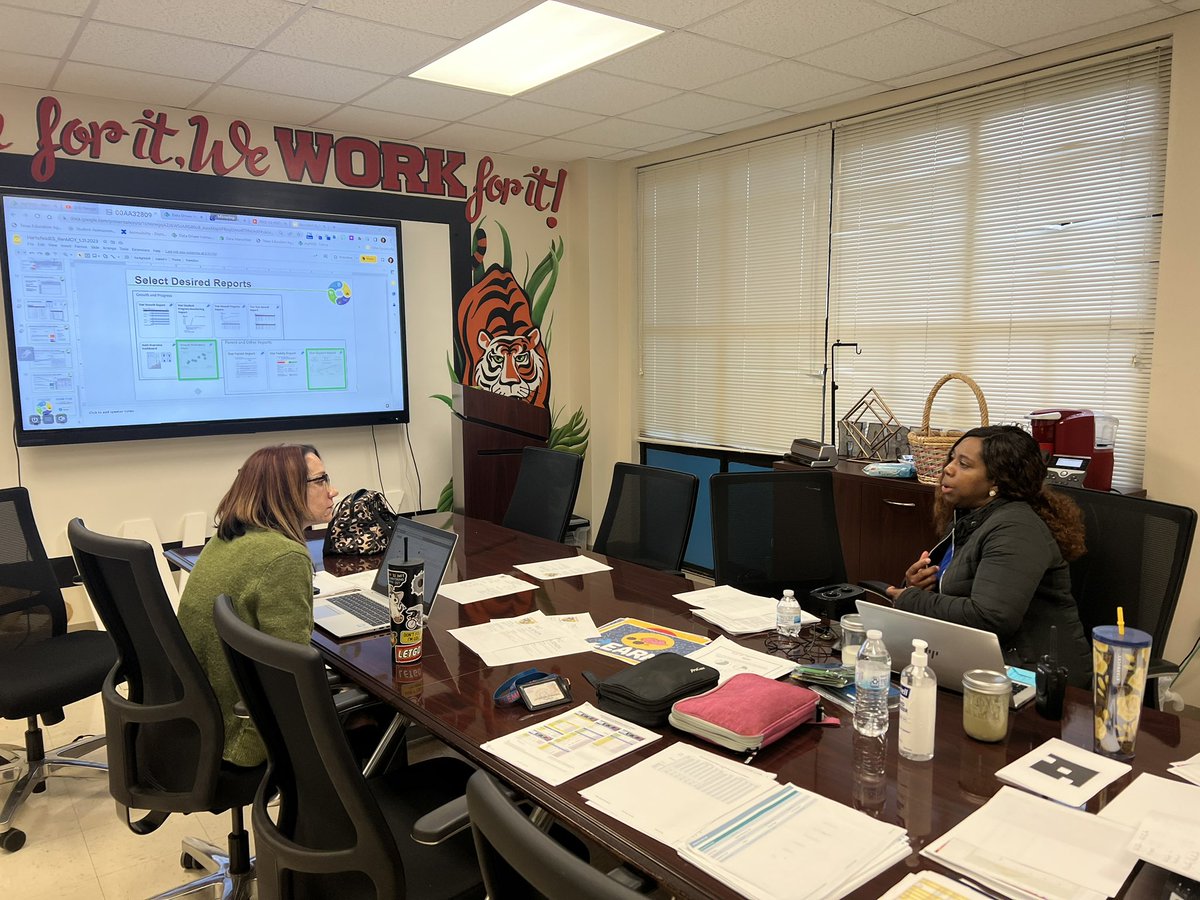 jasmine_curry2's tweet photo. Teachers and leaders keeping warm 🔥 with Renaissance MOY data hot off the presses. @HartsfieldAES teachers are taking action with @RenLearnUS growth 📊reports. @HISD_Assessment @TeamHISD https://t.co/ZcsHwfZIim