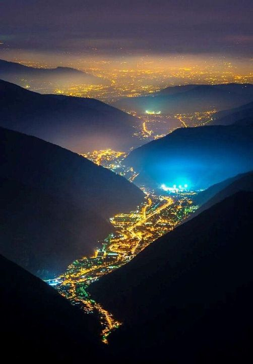 Richardtheseco2's tweet photo. Rhondda to Cardiff at night https://t.co/SJne2REjH4