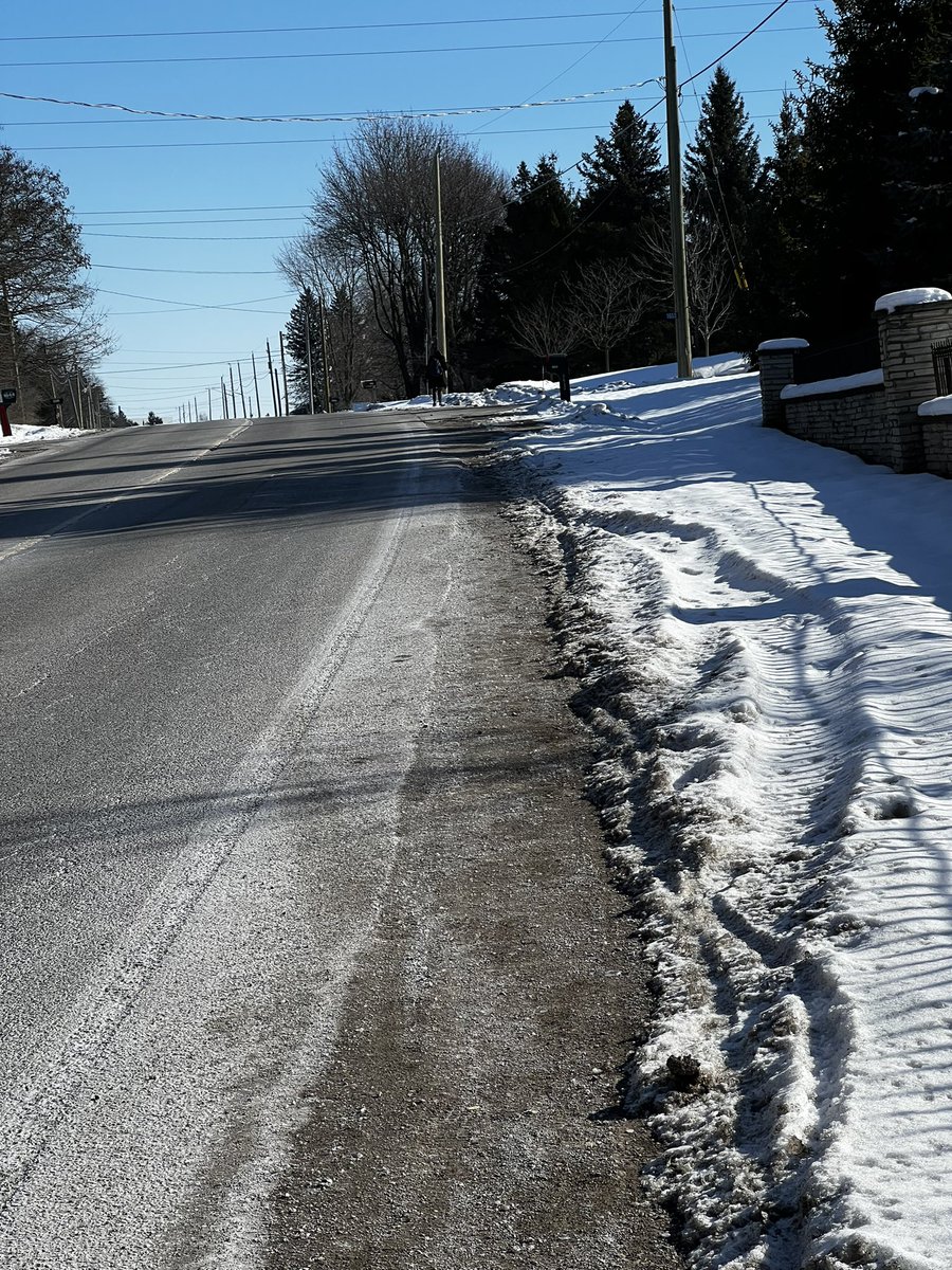 ElizabethAarts's tweet photo. @CityofLdnOnt and @JoshMorganLDN where are the sidewalks to service Hamilton Road at Thames River Bridge.  If your going to build subdivisions you need to provide residents with safe ways to access the transportation. #SafetyFirst #cityplanning https://t.co/wegiHD5SpH