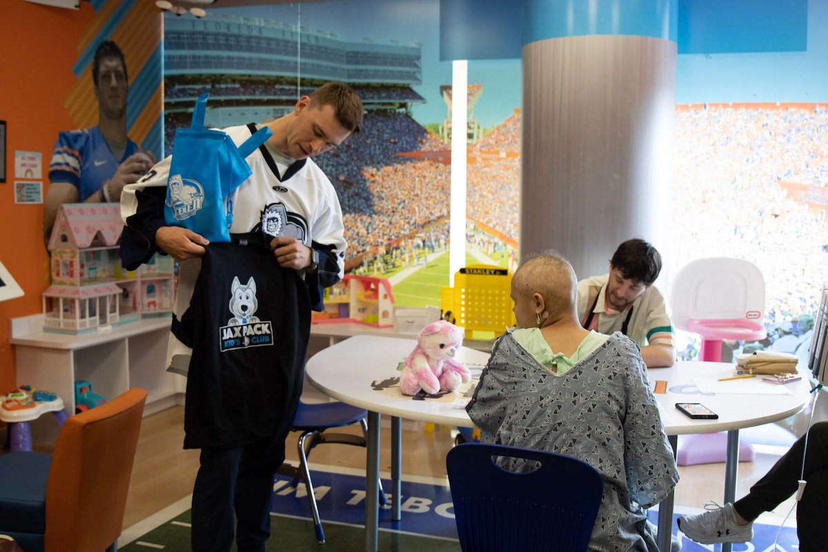 MasterCraftBG's tweet image. Our MasterCraft team was honored to sponsor a recent visit by Icemen Jacksonville to Wolfson Children’s Hospital. Icemen Goalie, Parker Gahagen, was on-hand to visit w/ children &amp;amp; give out more than 50 swag bags filled w/ goodies &amp;amp; merch.
