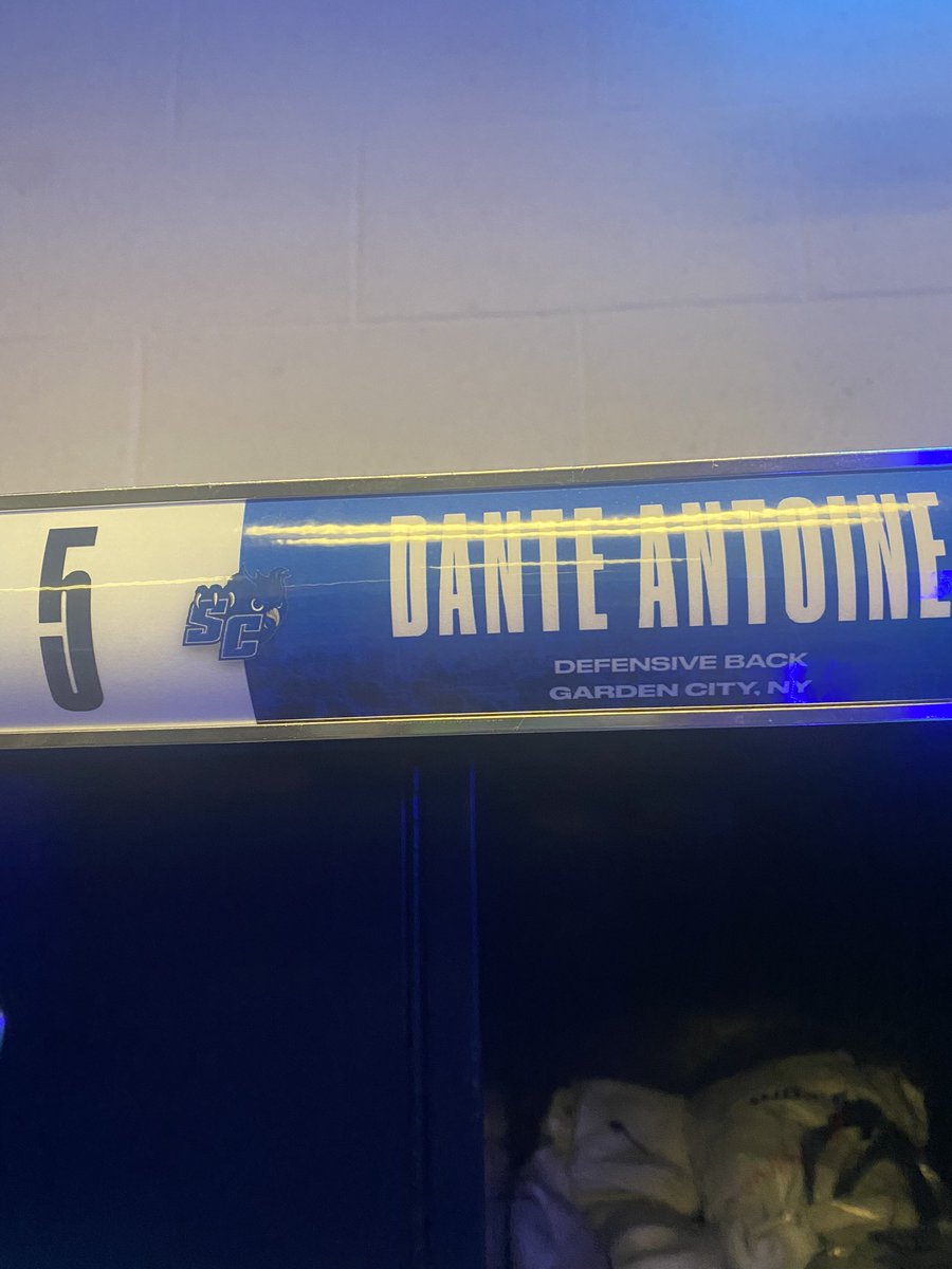 Blessed and honored to receive an officer from Southern Connecticut had an amazing visit this past weekend, wanted to say thank you to the coaches for the opportunity and great visit <a href="/CoachEggerling/">Coach Eggerling</a> 🙏🏾💚 #jucoproduct