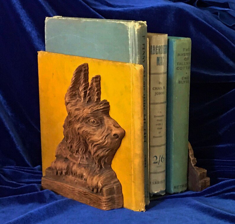 I love these 1930's Scottish terrier Syroco wood bookends. For sale at bit.ly/YellD #ScottishTerrier #Scotties #VintageDog #bookends #VintageBookends #vintageshowandsell #vntage #Scotty #DogsofTwitter