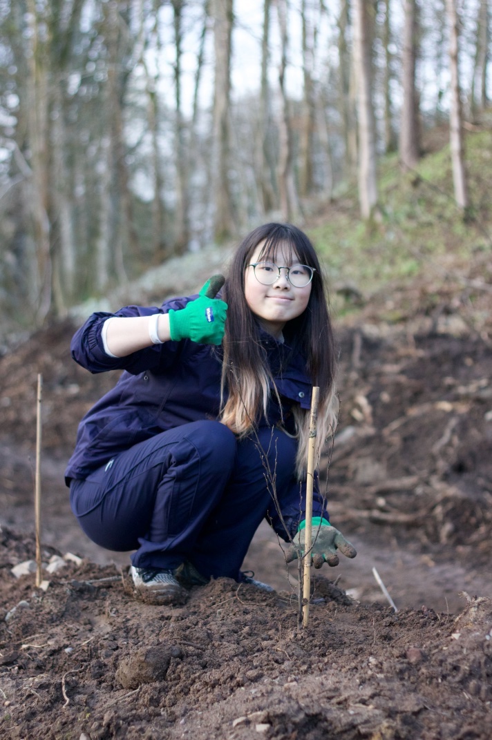JMA_at_Strath's tweet photo. Another 36 #native #trees planted by the 
@JohnMuirTrust award group along the edge of a re-dug river in our woodland reserve @StrathallanSchl this afternoon #rewild #johnmuiraward @treesforlifeuk @scotwoodlands @WoodlandTrust @ScotlandTBP on one of the new footpaths https://t.co/7a9bnqL15K