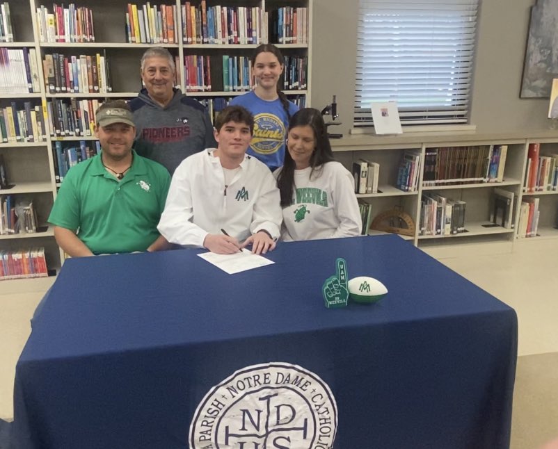 NotreDamePios's tweet photo. Pio Nation
Congrats are in order for @faulk_grady &amp; family. 
The Senior TE signed a NLI to play @WeevilFootball  
His Senior teammates joined him at the ceremony this afternoon. 
Best of luck!!! 
@SethLewisInc @georgefaust10 @YourNews15 @KATCTV3 @KLFY @FooteNote 
@theadvertiser https://t.co/a6BCAxdByl