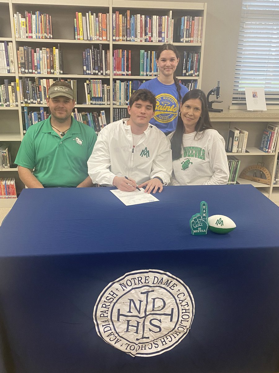 NotreDamePios's tweet photo. Pio Nation
Congrats are in order for @faulk_grady &amp; family. 
The Senior TE signed a NLI to play @WeevilFootball  
His Senior teammates joined him at the ceremony this afternoon. 
Best of luck!!! 
@SethLewisInc @georgefaust10 @YourNews15 @KATCTV3 @KLFY @FooteNote 
@theadvertiser https://t.co/a6BCAxdByl