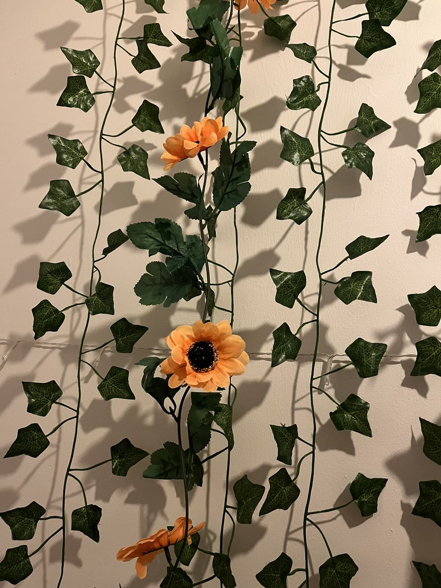 ViixenGaming's tweet photo. New stream background is coming together!! 🌻🌼🌻🌼🌻 https://t.co/PQO010xXGj