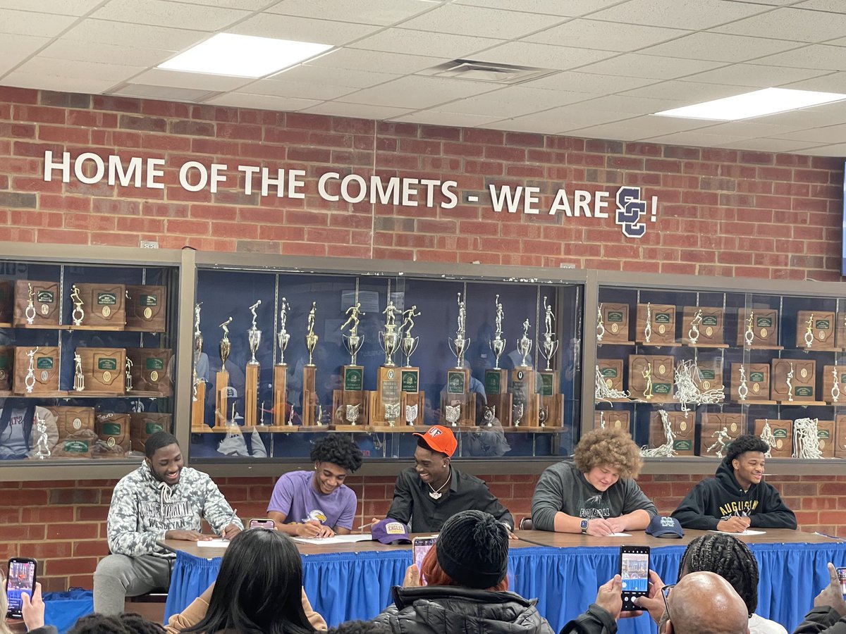 Congrats to our 4 players who signed their NLI today! We are proud of you!

Jordan Grafton - Ashland (Track)

Blake Hoegler - Mercyhurst

Will Johnson - WV Wesleyan

Joel Kpassou - Findlay 

#ALLIN