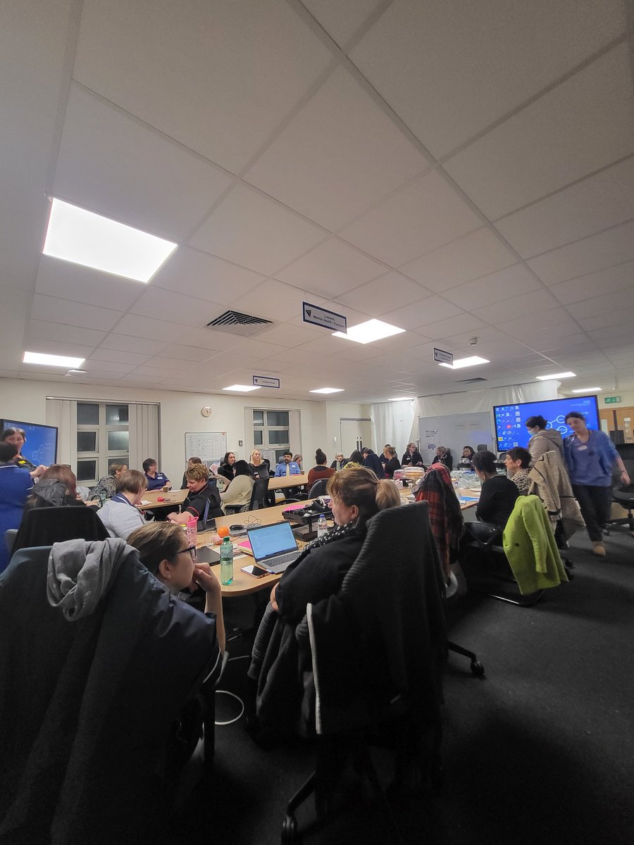 Sarah Knight tweet media