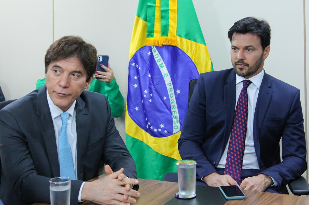 Boa sorte para o meu Pai <a href="/RobinsonFaria/">Robinson Faria</a> que hoje assumiu o mandato como deputado federal pelo RN.
Desejo que seja uma trajetória de muito êxito e conquistas.
Sucesso no trabalho!! 🇧🇷