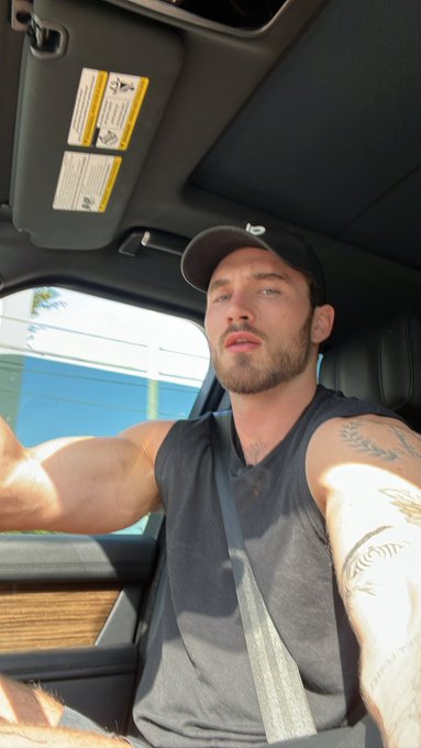 what&rsquo;s up private twitter 👋🏼 https://t.co/g8IHz7J5Qi