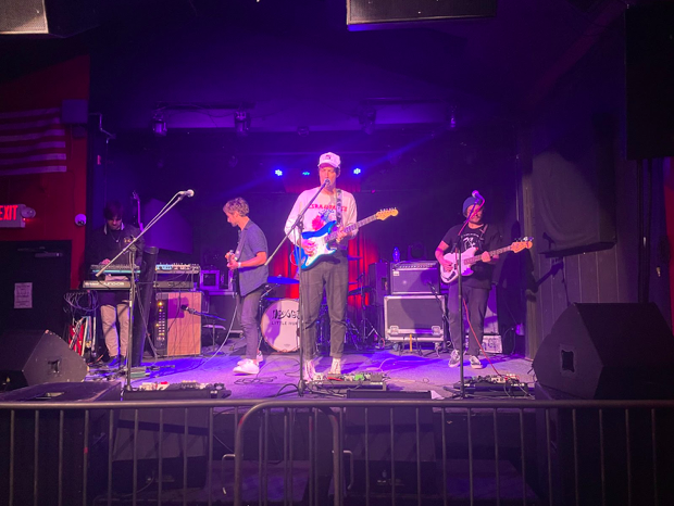 Hembree’s music makes for a fun Saturday night but lacks the innovation to distinguish itself from other indie rock groups. What made their Dec. 3 show engaging was their connection with the crowd. 

🖊️| Sophia Anderson &amp; Shane LaGesse
📸| Shane LaGesse

themaneater.com/review-hembree…