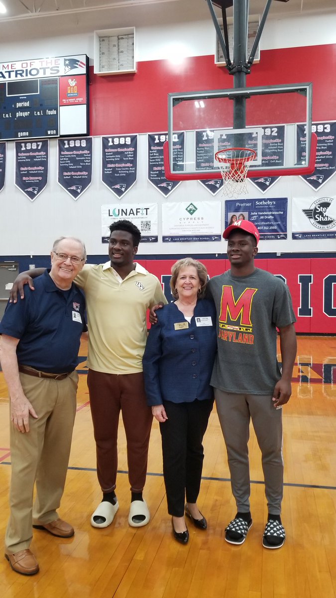 mayorpat18's tweet photo. @CoachGusMalzahn @Andrew05478857 @UCF_Football He is an exceptional young man who has made Lake Brantley High  and Altamonte Springs so proud. Congratulations, Andrew!! https://t.co/BmUKmaqQVQ