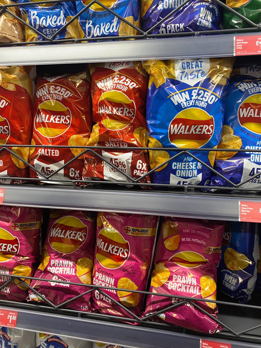 ushko3000's tweet photo. So I live in UK now and I wonder WHY you put 6 small bags in 1 big bag and I haven't seen any BIG "UNHEALTHY" snacks in big sizes only a cat size :( Why @walkers_crisps are you doing this? I don't want FAMILY SHARING 6 PACK I want to eat the whole bag alone on my own!!! https://t.co/9GAbjbC6kz