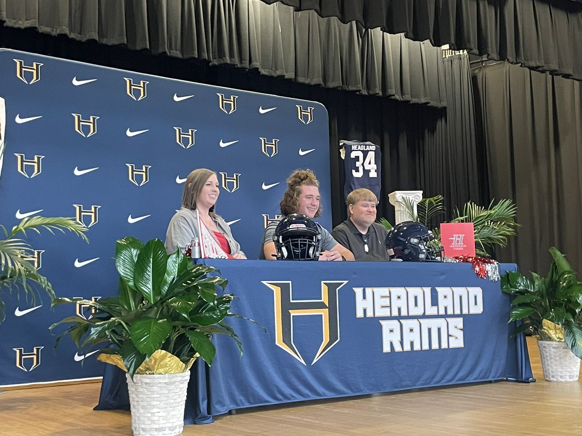 My final #NSD2023 stop of the day: <a href="/HeadlandFootba1/">Headland Rams Football</a>’s Conner Cook will join <a href="/HawksFootball/">Huntingdon Football</a> in the fall 🏈 <a href="/WDHN/">WDHN</a>