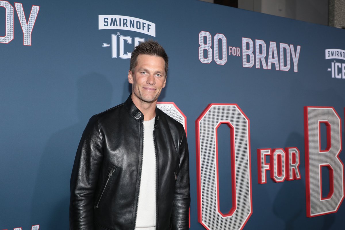 The dream team. 🏈❤️ The cast of #80ForBrady reunited on the green carpet at the Los Angeles premiere last night. See the film in theatres starting TOMORROW. paramnt.us/80ForBradyTix