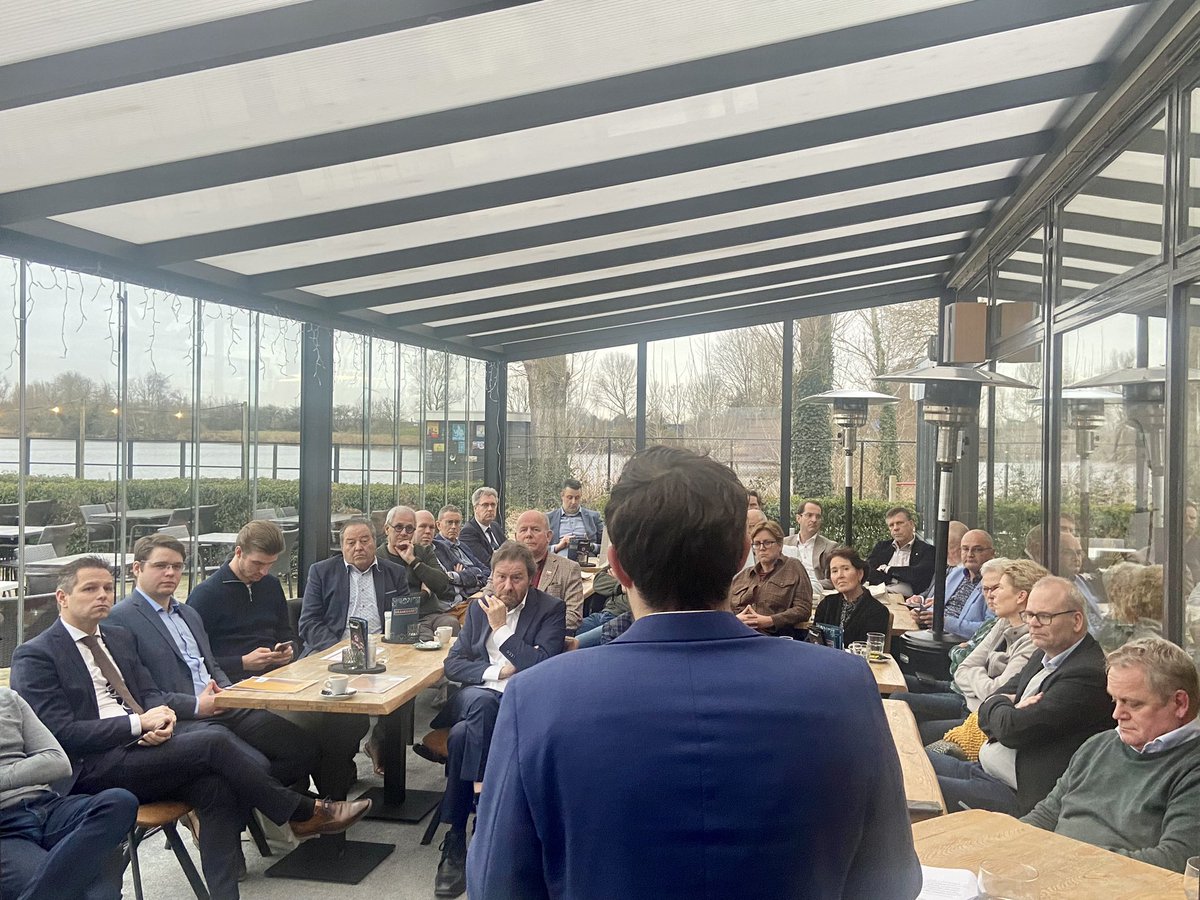 Vandaag trapten we in Zeeland de <a href="/BouwendNL/">Koninklijke Bouwend Nederland</a> lijsttrekkersbijeenkomsten af. In een bomvol zaaltje met potentiële statenleden, huidige gedeputeerden en (ontwikkelende) bouwers gingen we het gesprek aan over de uitdagingen voor Zeeland en de kansen die er liggen in samenwerking!