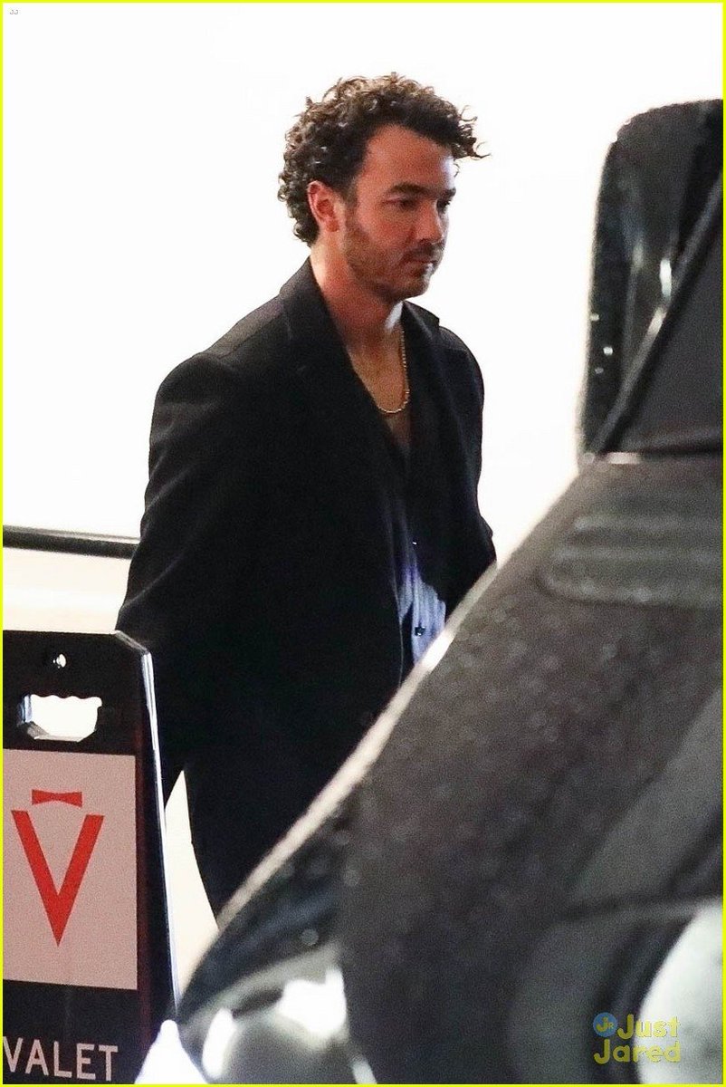 Joe Jonas France tweet media