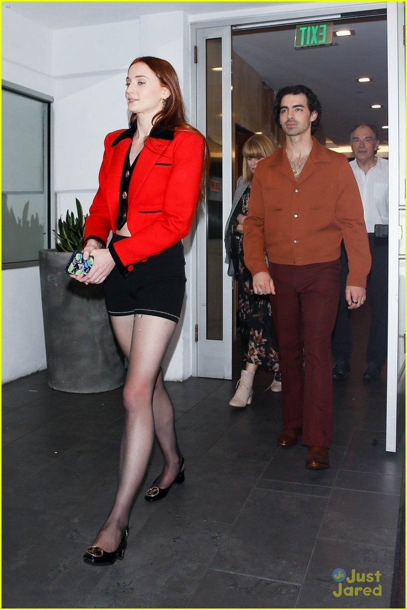 Joe Jonas France tweet media