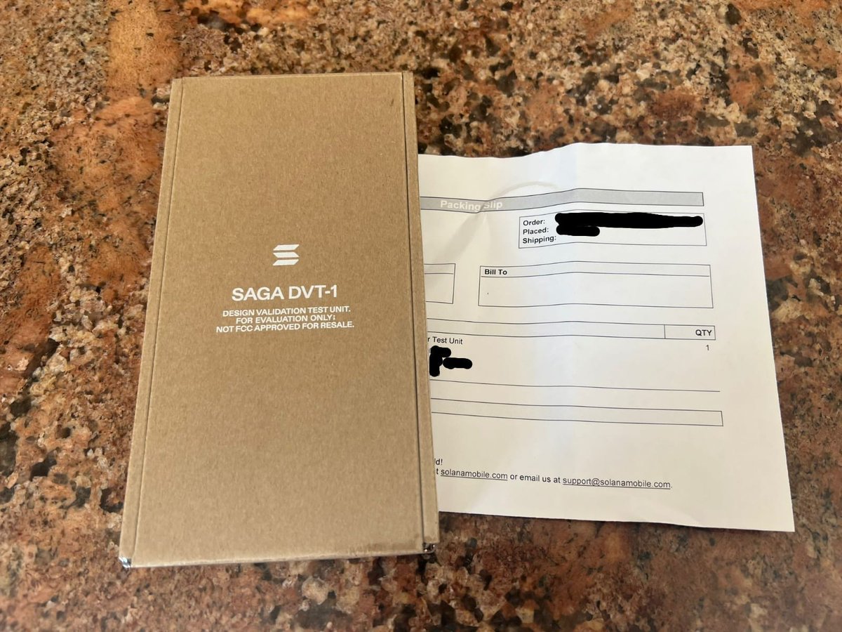 HeliportWallet's tweet image. Our #SAGA DVT-1 has finally arrived! 📱 
The Heliport team is overjoyed to start developing on it! 

#web3mobile @aeyakovenko @fmong @amirhaleem @thegristleking @jhiller @helium @solanamobile @solana