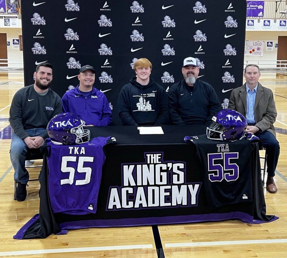 ConnorWallis_55's tweet photo. Beyond blessed! Can’t wait for the fall! Talons up!! AGTG @TKACoachSellers @BBCCoachJeffers @jonatchley2 @coachcraw4d @Mike_Clowney @CN_Eagles @cnfootball https://t.co/oWp5EavdZR