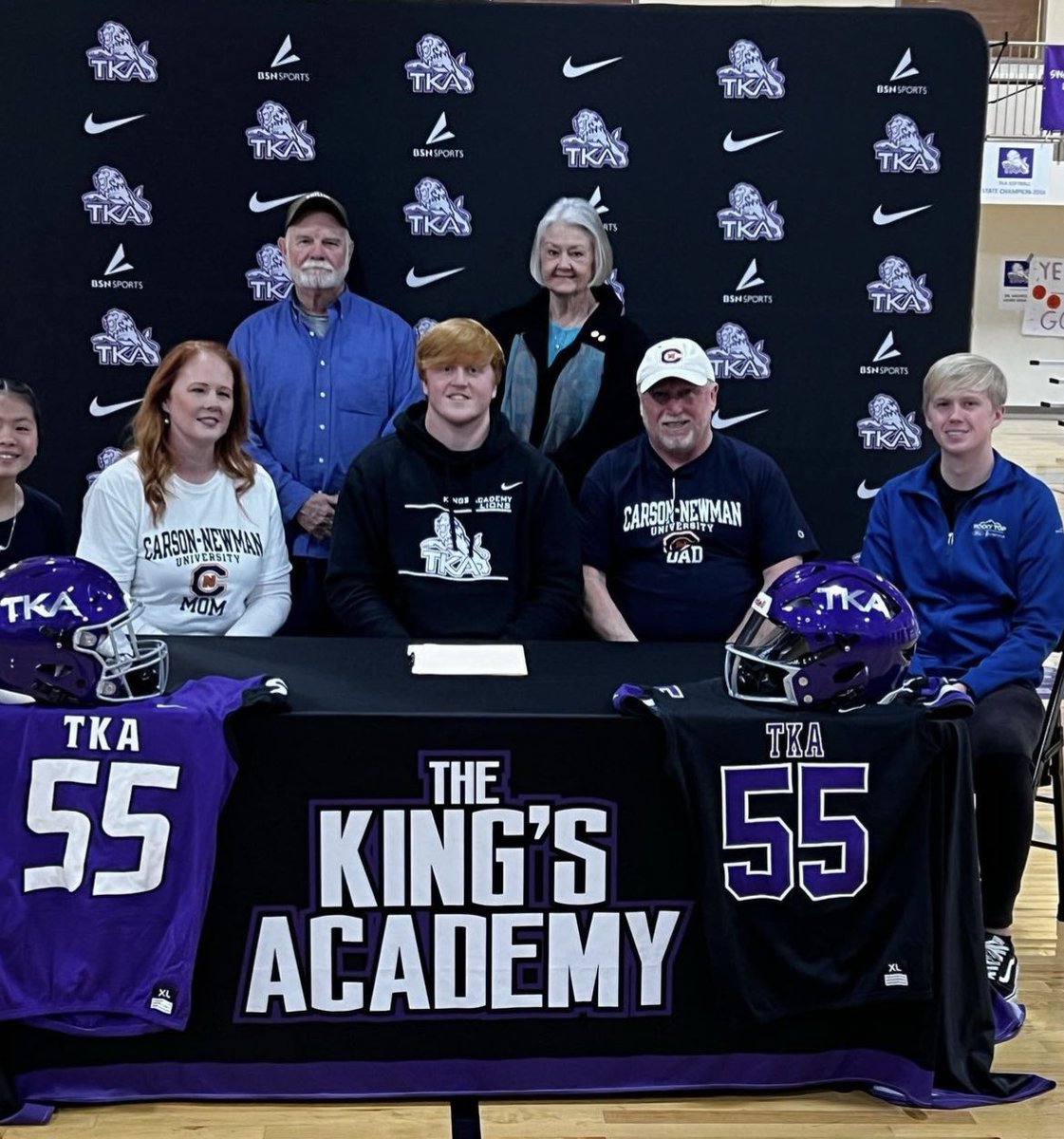 ConnorWallis_55's tweet photo. Beyond blessed! Can’t wait for the fall! Talons up!! AGTG @TKACoachSellers @BBCCoachJeffers @jonatchley2 @coachcraw4d @Mike_Clowney @CN_Eagles @cnfootball https://t.co/oWp5EavdZR
