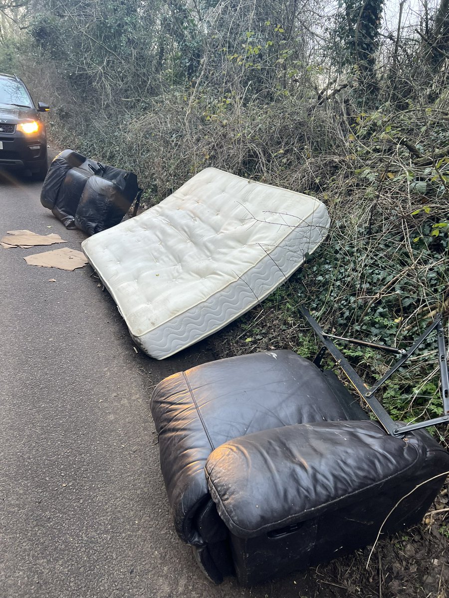 halowrenbridal's tweet photo. @BucksFlyTipping this has been reported and has now been here for four days. https://t.co/voQltueQTf