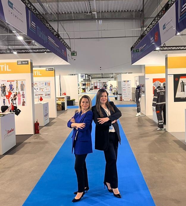 aylinsengul1's tweet photo. Biz el ele gönül gönüle, biz hep böyleyiz. #Remadays #Warsaw #ptakexpo #poland #discoverevents #Türkiye https://t.co/YsfVdEeh3X