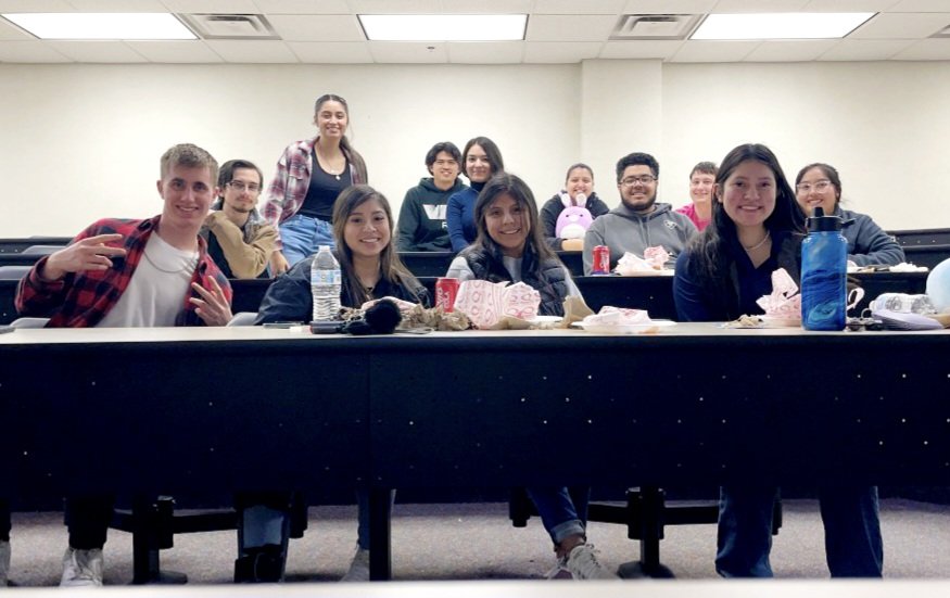 SWOSUHALO's tweet image. SWOSU HALO will be sharing facts about Hispanic countries at future meetings. Pres., Cristal Hernandez, presented about Venezuela @ our 1st meeting of the year. We also had a great turnout @ our New Year&apos;s Party.