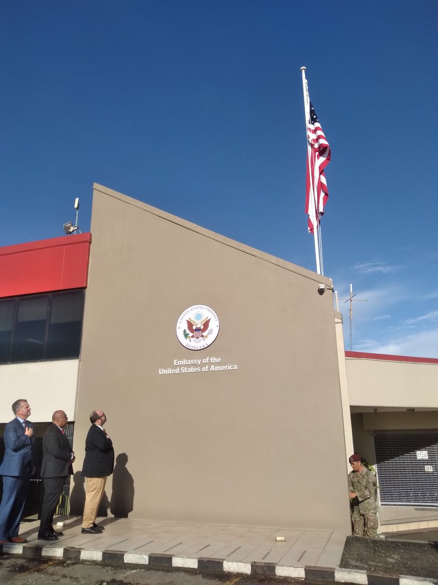 MPodokolo's tweet photo. United States of America officially  announced the reopening of its embassy in the 🇸🇧. https://t.co/NiKDZJTWv9