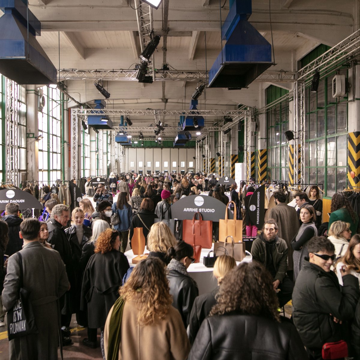 60 giovani designer sono stati selezionati per partecipare a #ShowcaseRoma, la vetrina che amplifica la visibilità del Made in Italy.

Scopri le loro creazioni in questi giorni di #RomaFashionWeek.

#RFW23 #Altaroma

<a href="/RegioneLazio/">Regione Lazio</a> #Roma <a href="/ItalyMFA/">Farnesina 🇮🇹</a>  @AgenziaICE  <a href="/camcomroma/">Camera di Commercio Roma</a>.