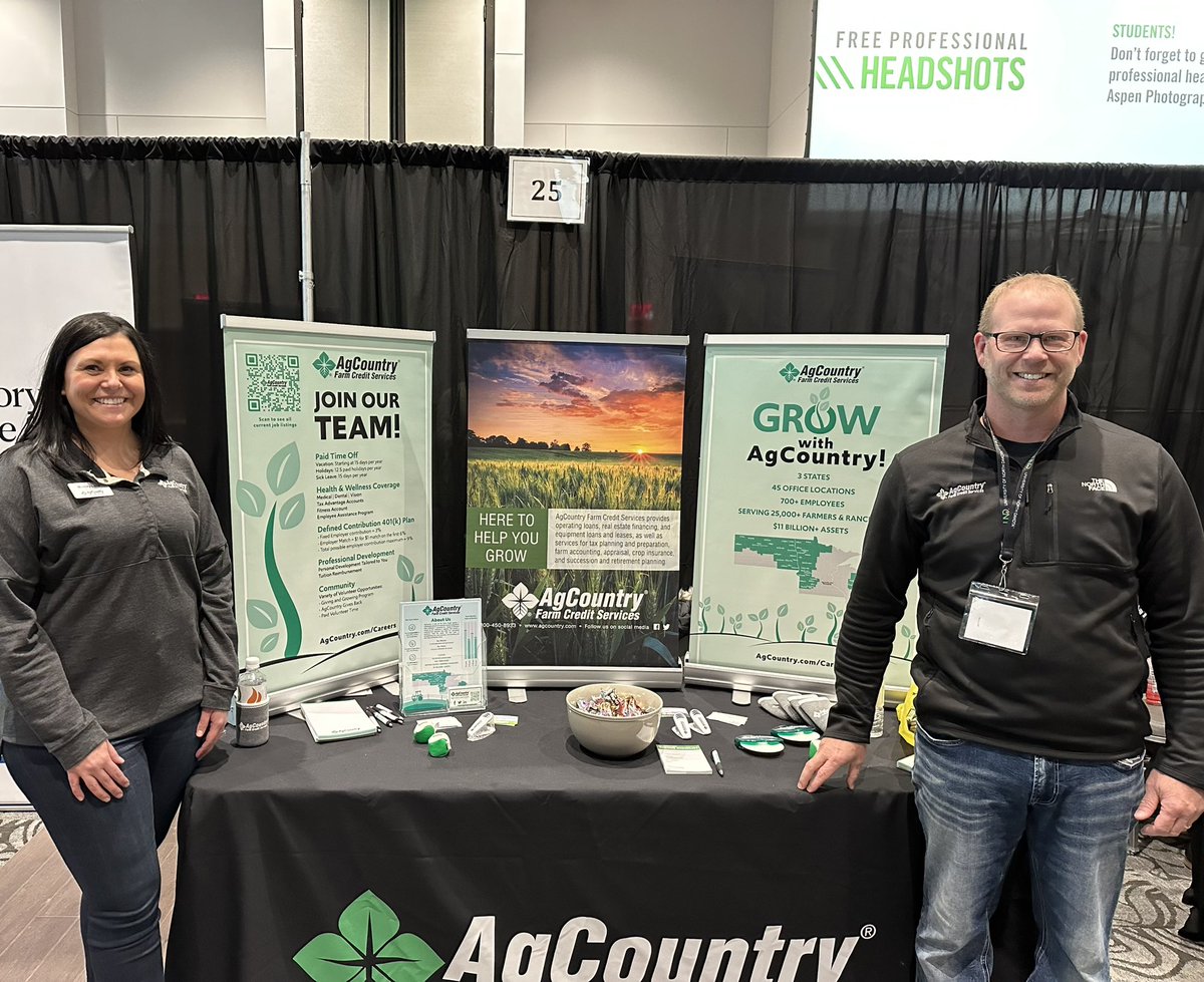 AgCMallory's tweet image. We had an awesome day networking with students at the UND career fair and sharing everything @AgCountry has to offer! #agriculture #LearnWithAgC @UNDcareer @UofNorthDakota