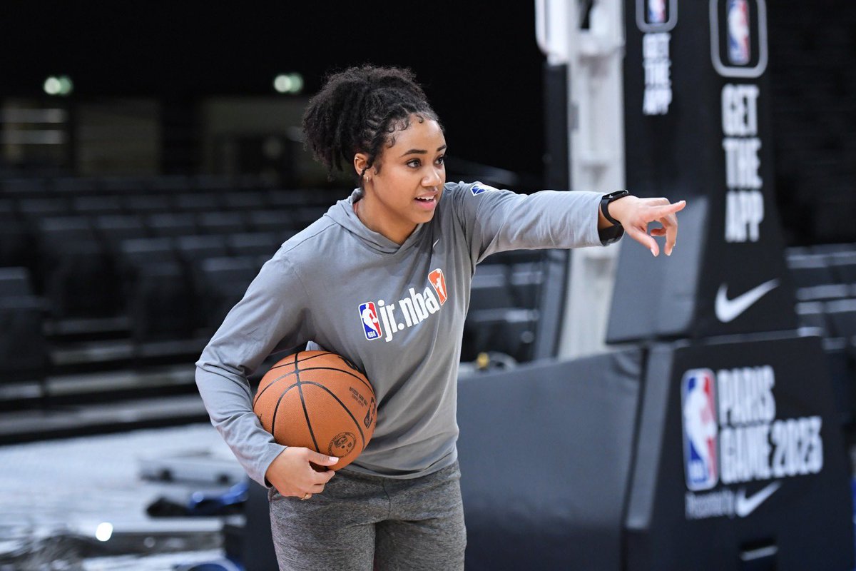 Jmg2_'s tweet photo. Becoming the person my younger self would look up to

NBA Global games 2023🇫🇷 https://t.co/1kejDLYppY