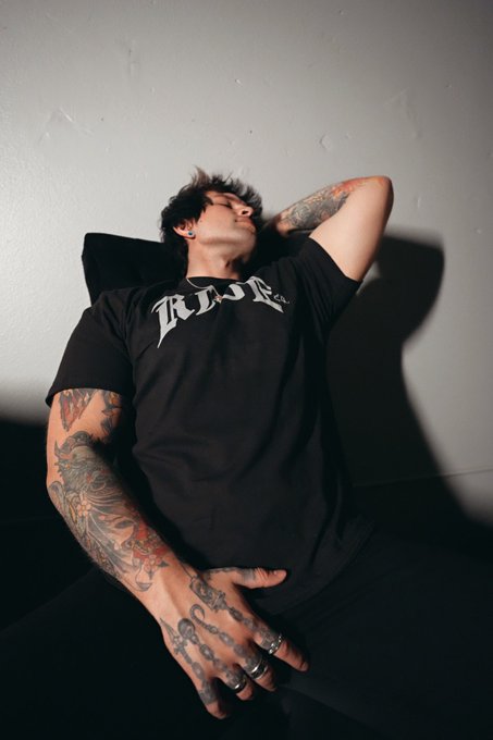 Since everyone liked my hands in the other pic 🫣 https://t.co/hucHsaGAOK