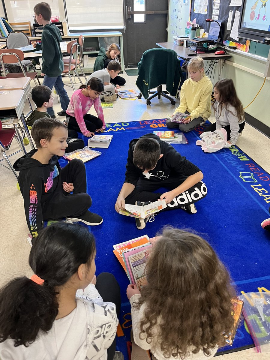 2M had a great time celebrating World Read Aloud Day! Started the day with a read aloud from @ScottRRocco and ended the day reading with our 5th Grade friends! 📚💗 @HTSD_Alexander @WeAreHTSD