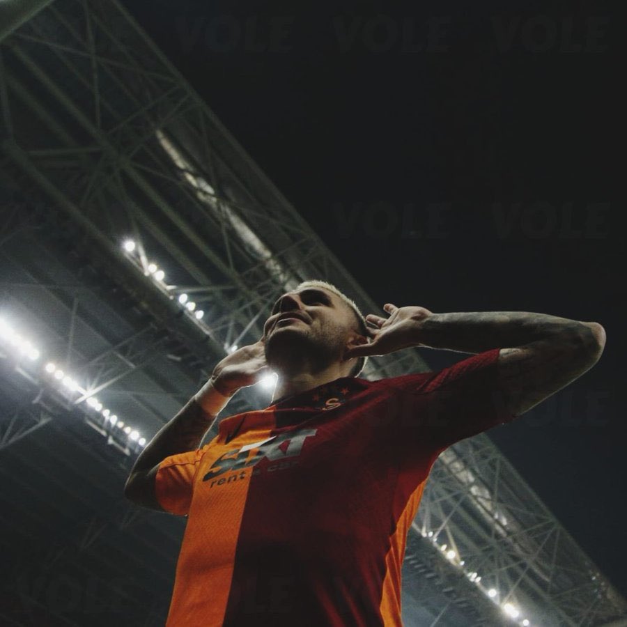 2-1 gerideyiz götümüzde ayı bağırıyor, adam gitti penaltıyı panenka attı. Tekerlek edeceksin bizi be