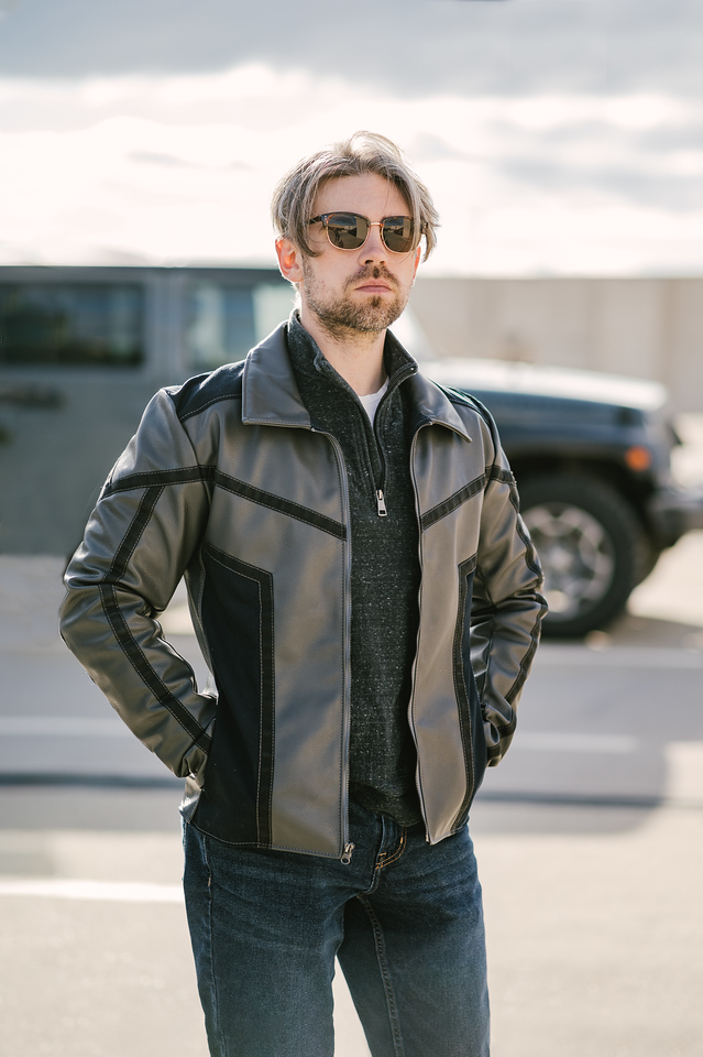 VolanteDesign's tweet image. The 2257 Away Team jacket pays homage to the Starfleet uniforms from Star Trek: Strange New Worlds with a fresh, wearable spin in the signature Volante style. 

➡️ bit.ly/3nFlfsb ⬅️

#menswear #mensfashion #shortjacket #ParamountPlus #startreksnw