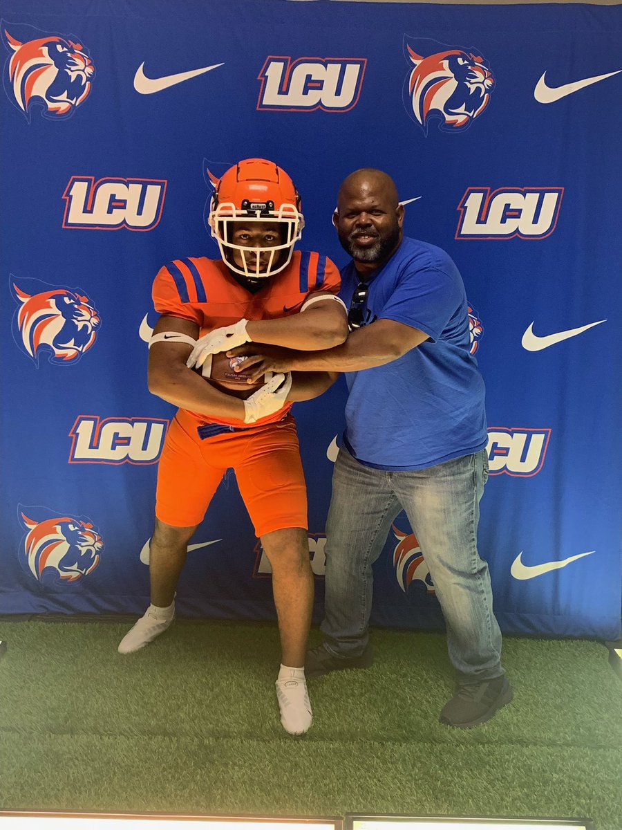 _2datruth's tweet photo. COMMITTED AND SIGNED. #337➡️318 #claws🆙  @CoachPorter_LCU @drewmaddox8 @LCU_ftball @KPLC7Sports https://t.co/BIJY3zYA6F