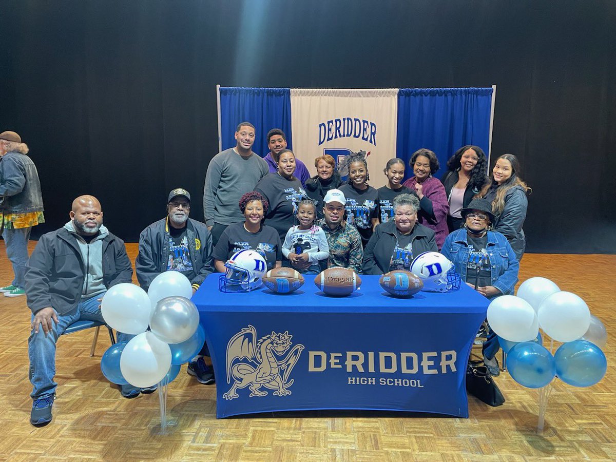 _2datruth's tweet photo. COMMITTED AND SIGNED. #337➡️318 #claws🆙  @CoachPorter_LCU @drewmaddox8 @LCU_ftball @KPLC7Sports https://t.co/BIJY3zYA6F