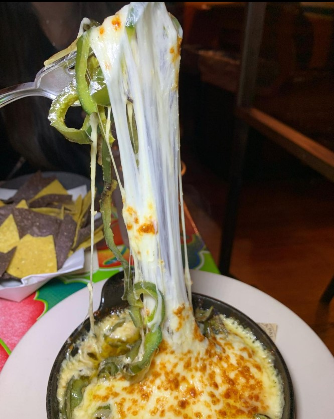 A mid week cheese pull, brought to you by <a href="/la_palapa/">La Palapa</a> 😍

📸: @girlwithnogluten_

Learn more here: bit.ly/3xgczff